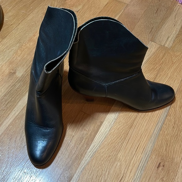 Nobils leather short Boots Size 7 - Picture 1 of 8